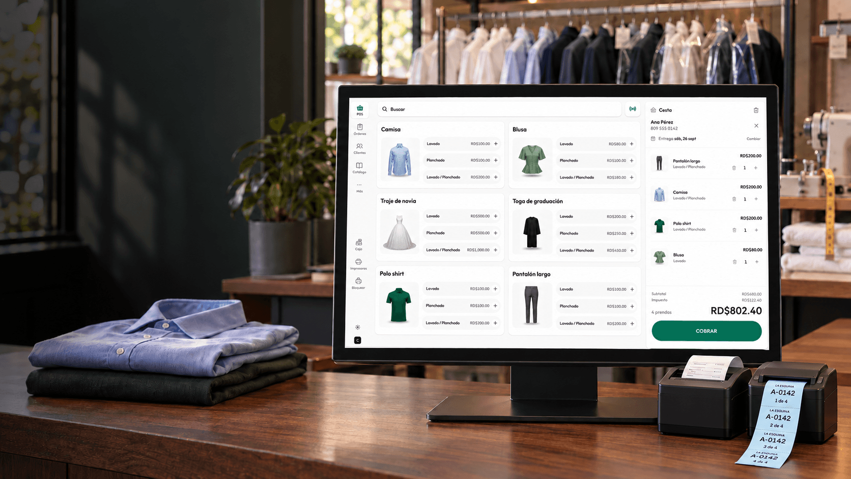 Escena ilustrativa del mostrador de Ciclora POS con pantalla de ejemplo e impresoras aún no validadas